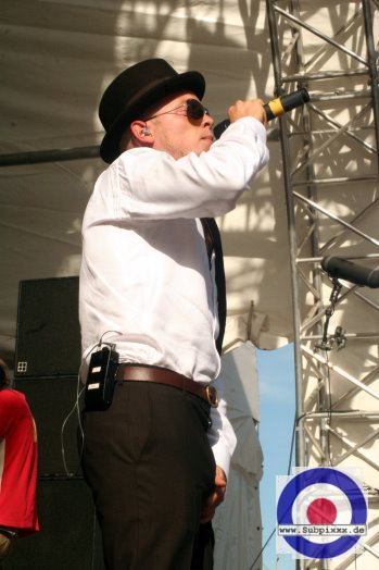 Jan Delay (D) with Disko No. 1 - 21. Summer Jam Festival - Fuehlinger See, Koeln - Green Stage 15. Juli 2006 (6).jpg